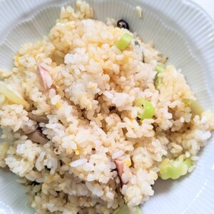 魚肉ソーセージと小ねぎの炒飯